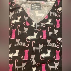 Buttersoft scrub top cat print
